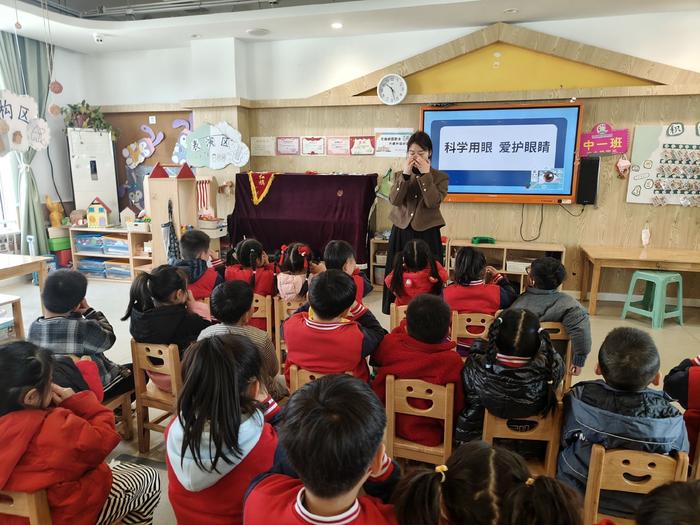 宿州市埇桥区直属幼儿园浍水路园区开展近视防控宣传教育活动