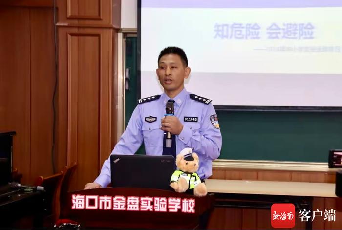 海口公安交警进校话安全 全面启动电动车和“礼让斑马线”专项整治行动