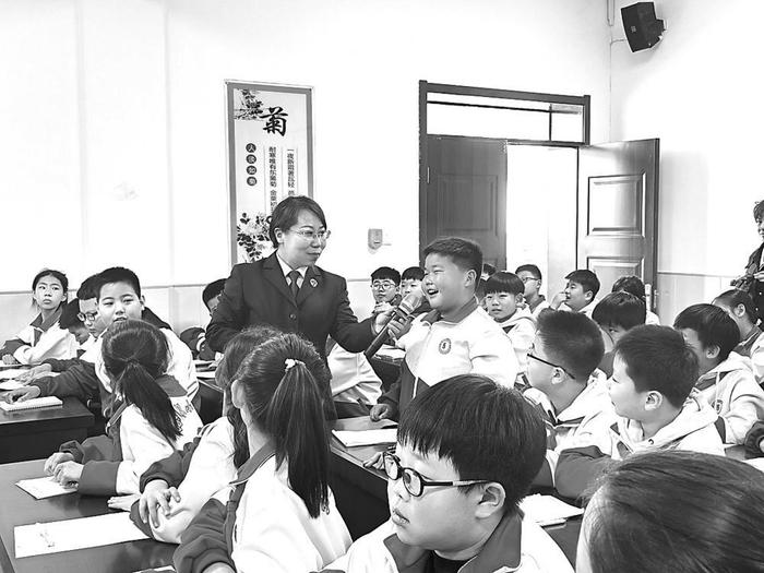 大城县人民检察院未检干警走进辖区孙毅小学讲授网络安全专题法治课