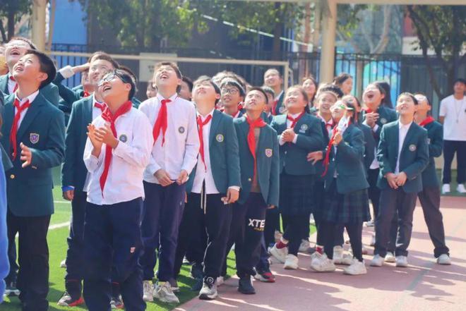 科技之春，绽放红领巾少年的智慧光芒——西安藤信学校
