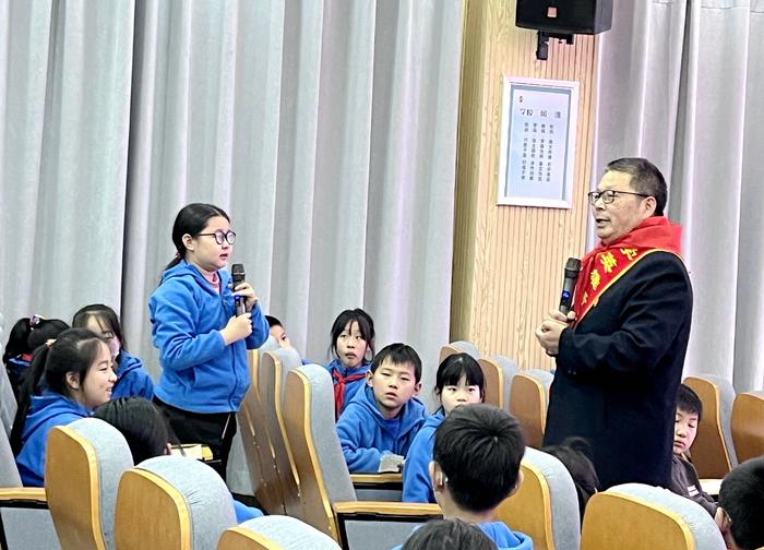 二七区建新街小学：弘扬传承雷锋精神 行知建新在行动