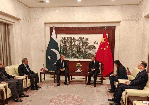 驻巴基斯坦大使姜再冬接待巴总理夏巴兹来馆吊唁达苏水电站项目车队遭遇恐怖袭击事件中遇难的中国公民