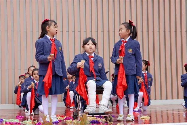 筑牢安全防线　打造美好明天——西安未央锦园小学“红领巾心向党 和美学子在成长”第五周升旗仪式中队风采