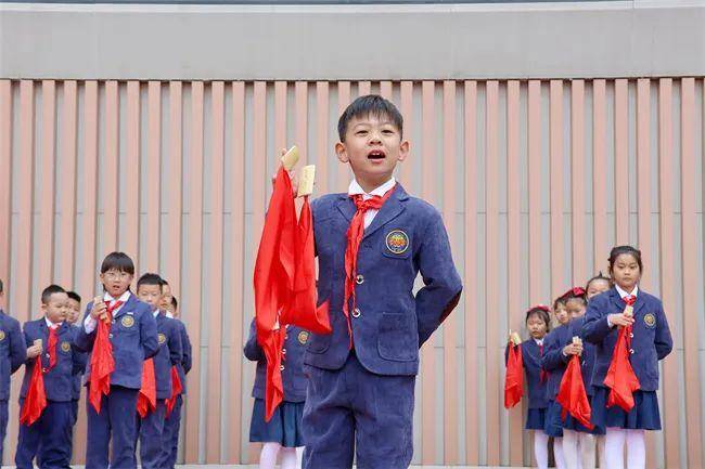 筑牢安全防线　打造美好明天——西安未央锦园小学“红领巾心向党 和美学子在成长”第五周升旗仪式中队风采