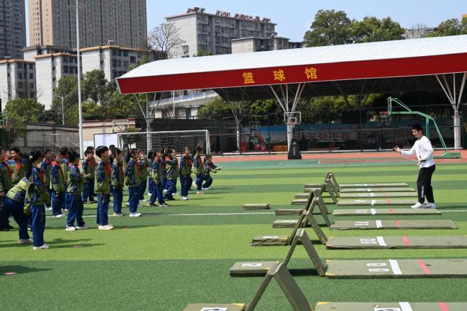 怀化市小学体育与健康教师教学竞赛活动在锦溪小学举行