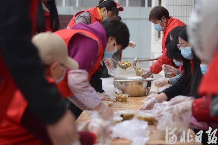 河北石家庄市藁城区：一份家常菜 情暖老人心