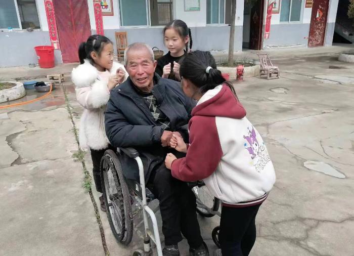 童心送温暖 情满敬老院——镇平县枣园镇枣园小学开展新时代文明实践活动