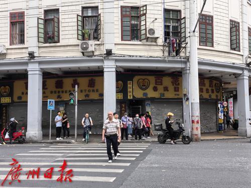 文明路百花甜品店突然宣布即时结业 店员称当晚才知道