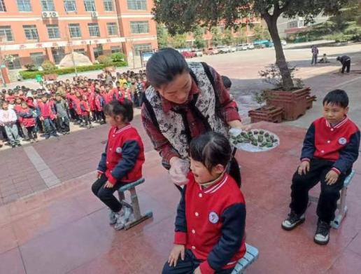 镇平县第七小学：“小舞台”演绎“大思政”