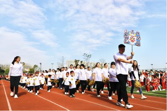 萌龙出击，舞动未来：数据谷小学校附属幼儿园举办亲子运动会