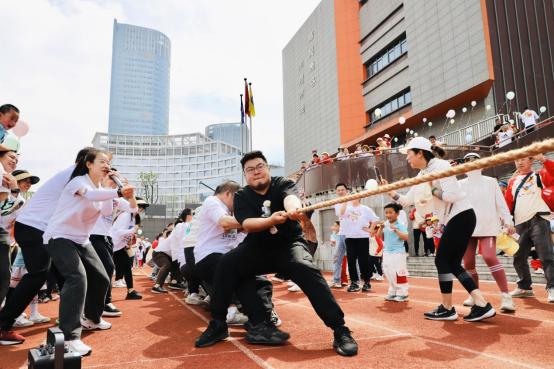 萌龙出击，舞动未来：数据谷小学校附属幼儿园举办亲子运动会