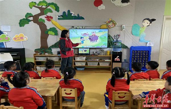 保靖县岳阳幼儿园：春雨润于心 清明融于情