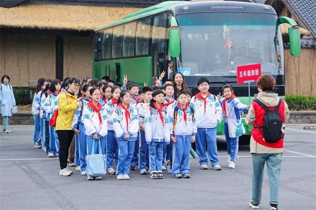 西安未央锦园小学开展数智汇青少年科技馆研学活动