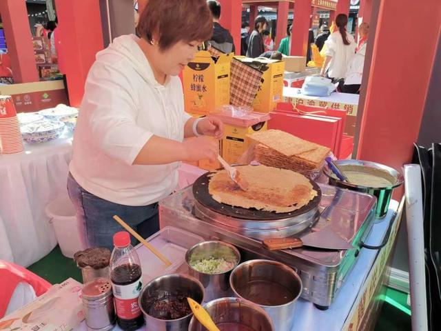 糖葫芦、煎饼果子、青团、驴肉火烧大摆擂台，四市一省特色农副产品周末买回家