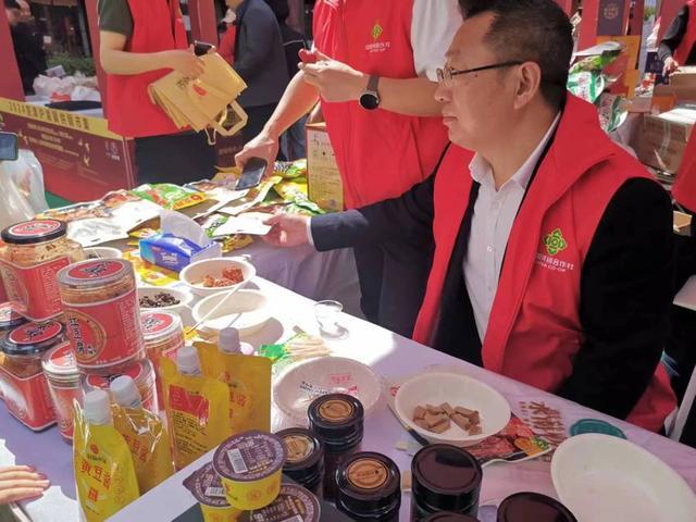 糖葫芦、煎饼果子、青团、驴肉火烧大摆擂台，四市一省特色农副产品周末买回家