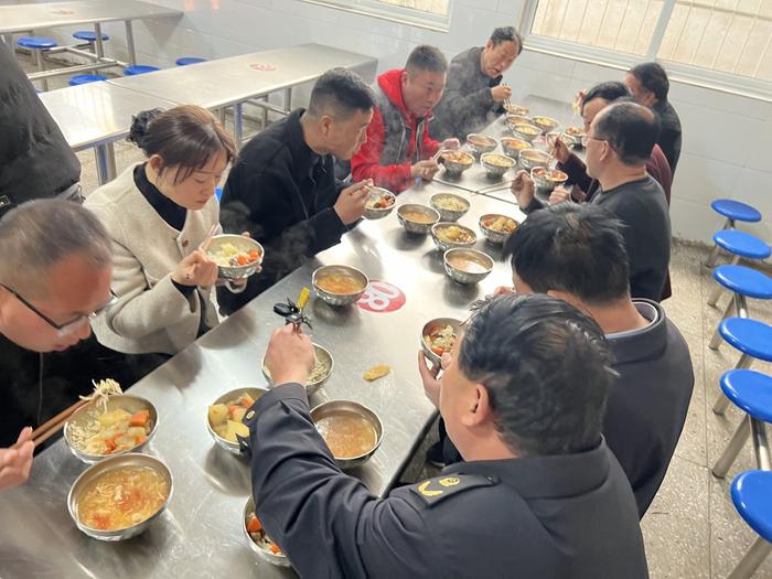 美好“食”光 ，“味”爱护航 ——云阳镇铁路小学校食堂开放日活动