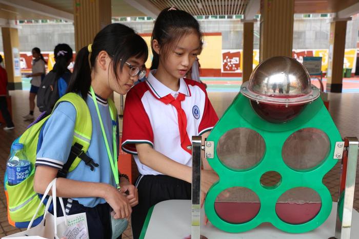 深港两地学子同堂上课！翻身实验学校（东校区）姊妹学校师生到访开展教研交流