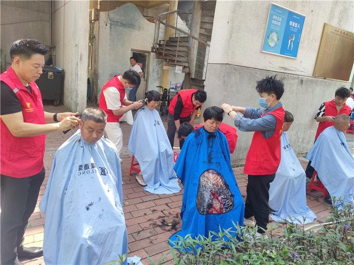 平南社区：流动的“党建红帐篷” 让服务更便民