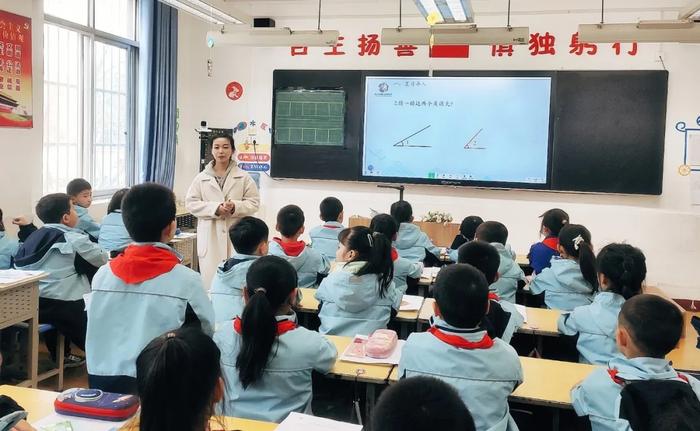 青春力量 追光不止 莲湖区星火路小学“一课三人行”教研活动