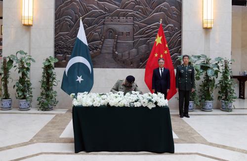 驻巴基斯坦大使姜再冬会见到馆吊唁达苏项目遭遇恐袭事件遇难中国公民的巴基斯坦参联会主席萨希尔