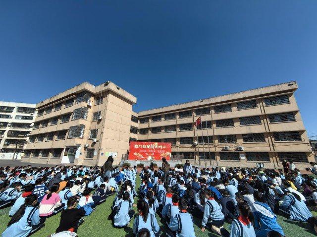 江滨学校：消防安全演练强化师生应急逃生能力