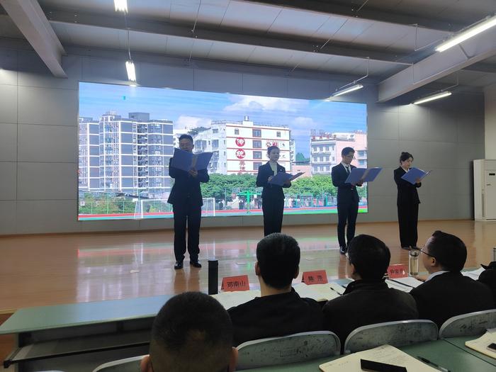 中共三台县芦溪中学委员会开展主题党日活动