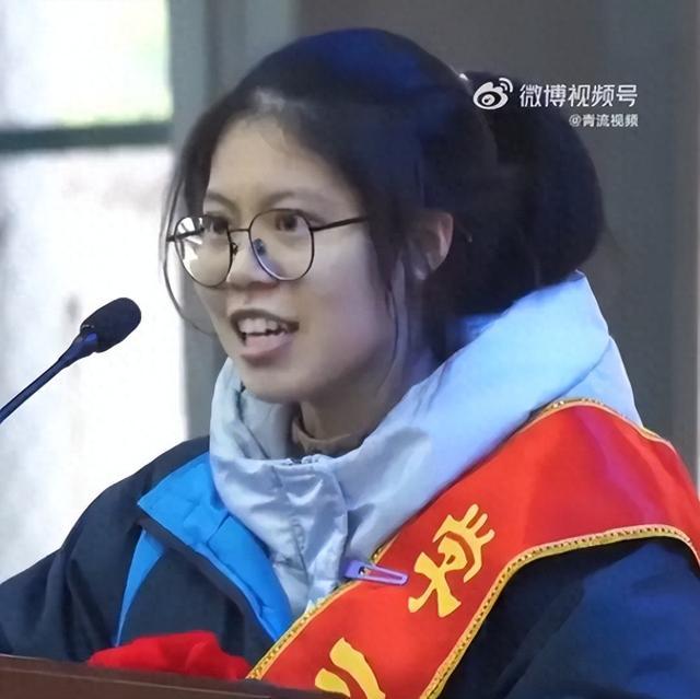 “百日誓师被网暴女孩”考上人民大学