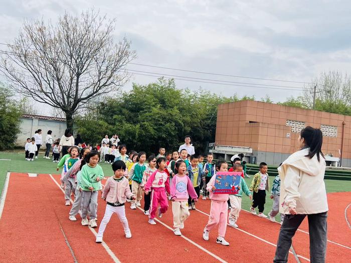 春日乐无限，运动正当时 西安市灞桥区常家湾幼儿园春季亲子运动会