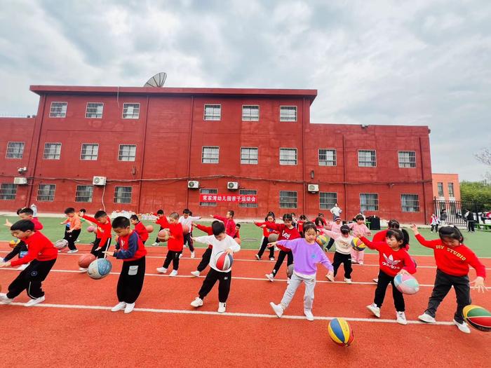 春日乐无限，运动正当时 西安市灞桥区常家湾幼儿园春季亲子运动会