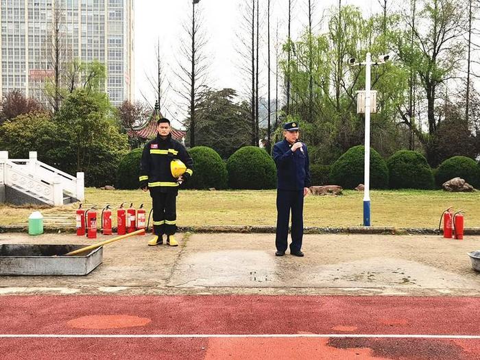 合肥市安庆路第三小学大杨分校：消防演练进校园 共筑安全“防火墙”