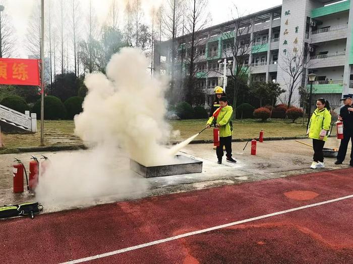 合肥市安庆路第三小学大杨分校：消防演练进校园 共筑安全“防火墙”