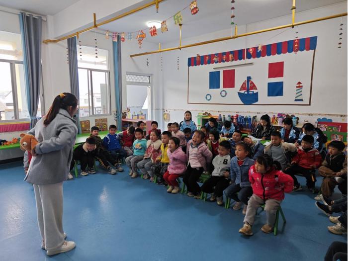 英山第四幼儿园南河园区开展语言领域磨课活动