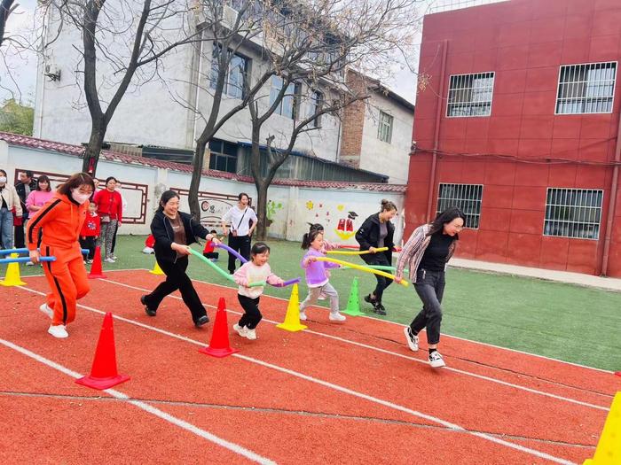 春日乐无限，运动正当时 西安市灞桥区常家湾幼儿园春季亲子运动会