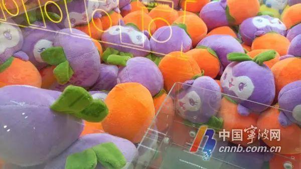 49台机器里44台存在“问题娃娃”！记者调查宁波“娃娃店”，情况不乐观