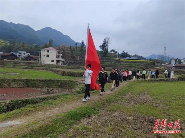 渣坪乡九年一贯学校：清明祭英烈 共铸中华魂