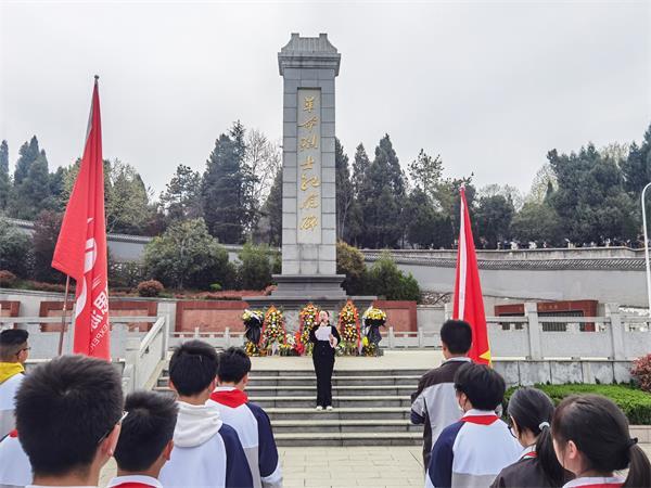 丹江口市思源实验学校：祭英烈 铸忠魂 学党史 守初心