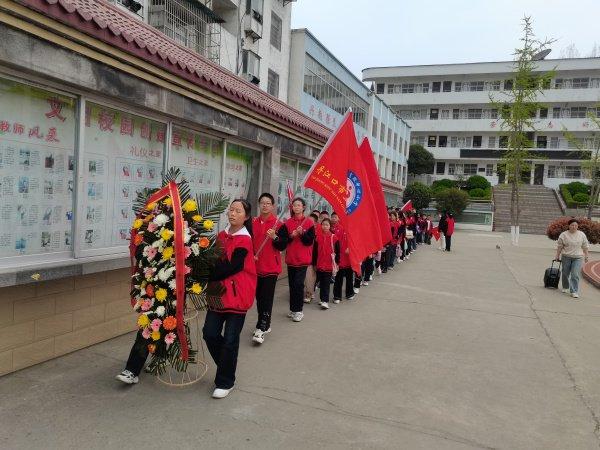 丹江口市三官殿中心小学开展缅怀革命先烈清明祭扫活动