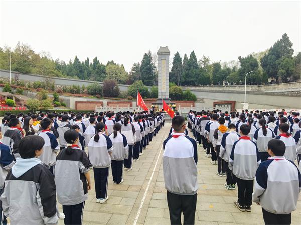 丹江口市思源实验学校：祭英烈 铸忠魂 学党史 守初心