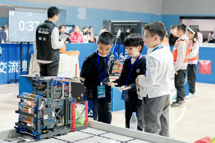 创学元积极推动表演艺术、体育和创新科技的发展,让学生充分探索和发掘自身兴趣及潜能。