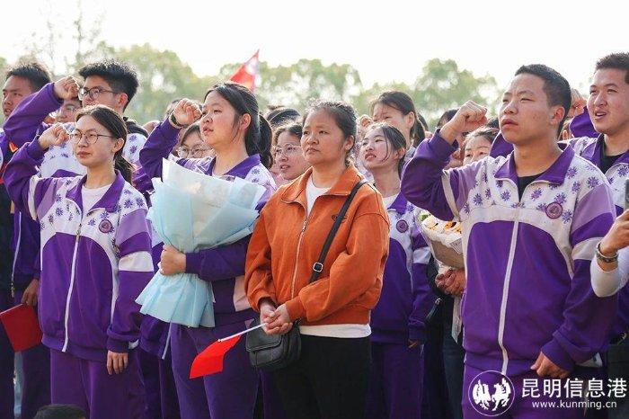 云师大附属世纪金源学校举行高三学子成人礼暨奔赴高考集结大会