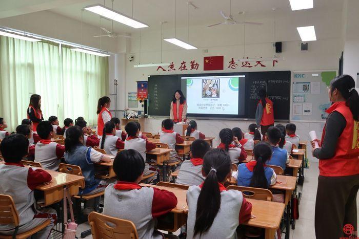 选调生搭桥 大小学握手 “小金童”志愿服务队走进历城区仁轩小学