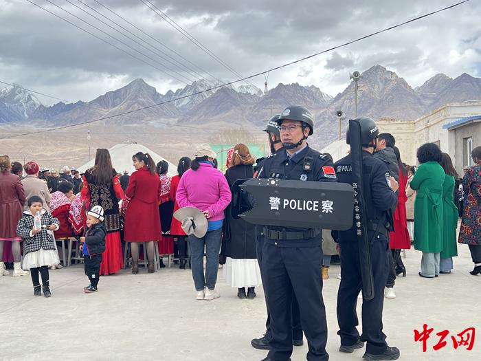 新疆喀什：警徽闪亮诺鲁孜节