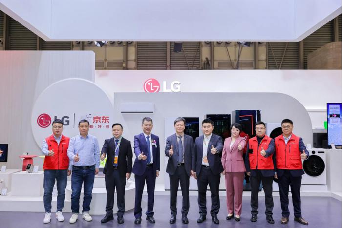 上海AWE展会LG X京东联合新品发布会现场