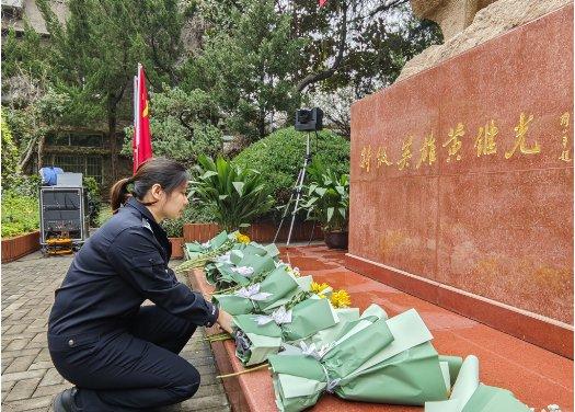 清明节前夕追忆感人事迹 上海市公安局开展英烈祭扫活动