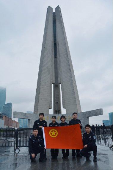 清明节前夕追忆感人事迹 上海市公安局开展英烈祭扫活动