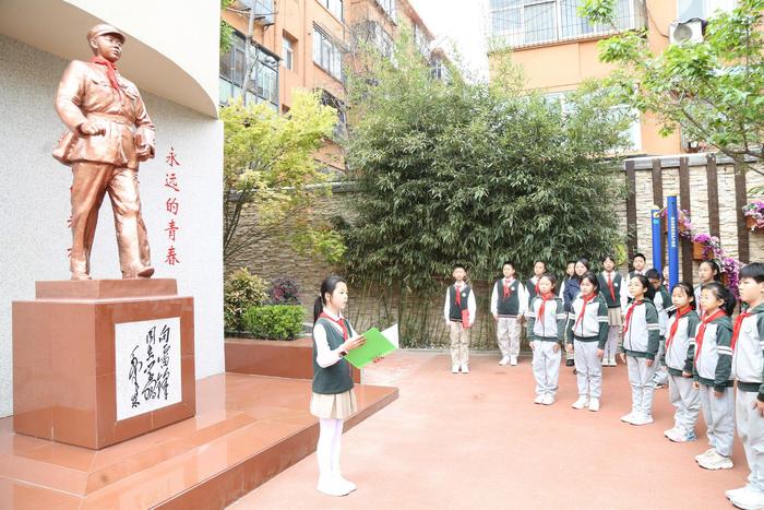 临清明 忆雷锋 祭英烈 铭初心 金水区黄河路第二小学开展“学雷锋，强国防”主题教育活动