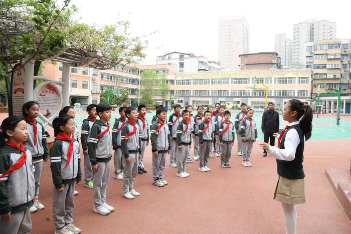 临清明 忆雷锋 祭英烈 铭初心 金水区黄河路第二小学开展“学雷锋，强国防”主题教育活动