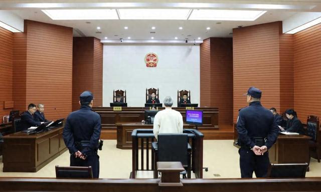 中国银行宁波市分行党委原委员、副行长毛俊平受贿、违法发放贷款案一审开庭并当庭宣判