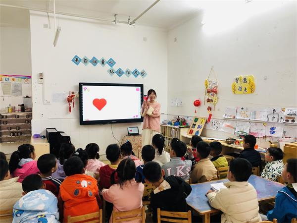 房县幼儿园开展实习教师汇报课展示活动