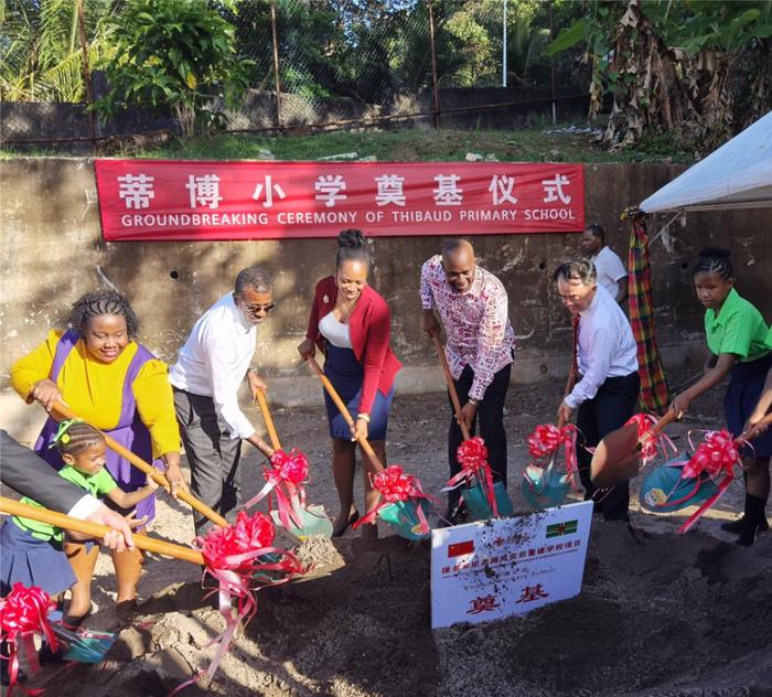 林先江大使与多米尼克总理共同出席 我援多飓风灾后重建学校项目蒂博小学奠基仪式